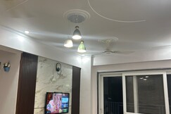 Aashvistays, Varanasi