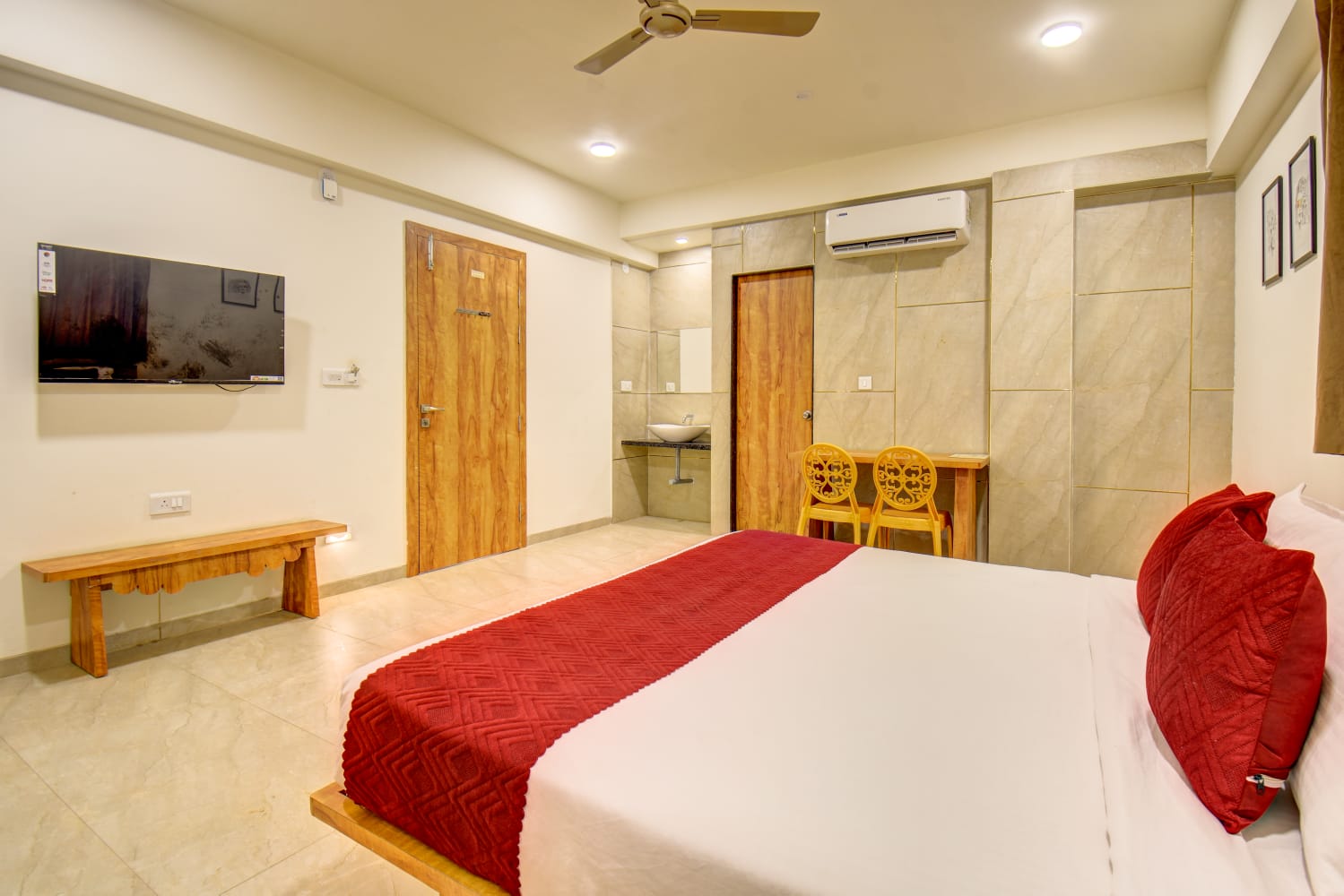 Deluxe AC Room 1