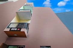 OYO Townhouse Green Park Residency 2, Delhi