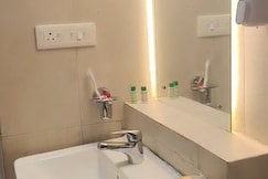 Royal Luxury Family Suites, Bhowali