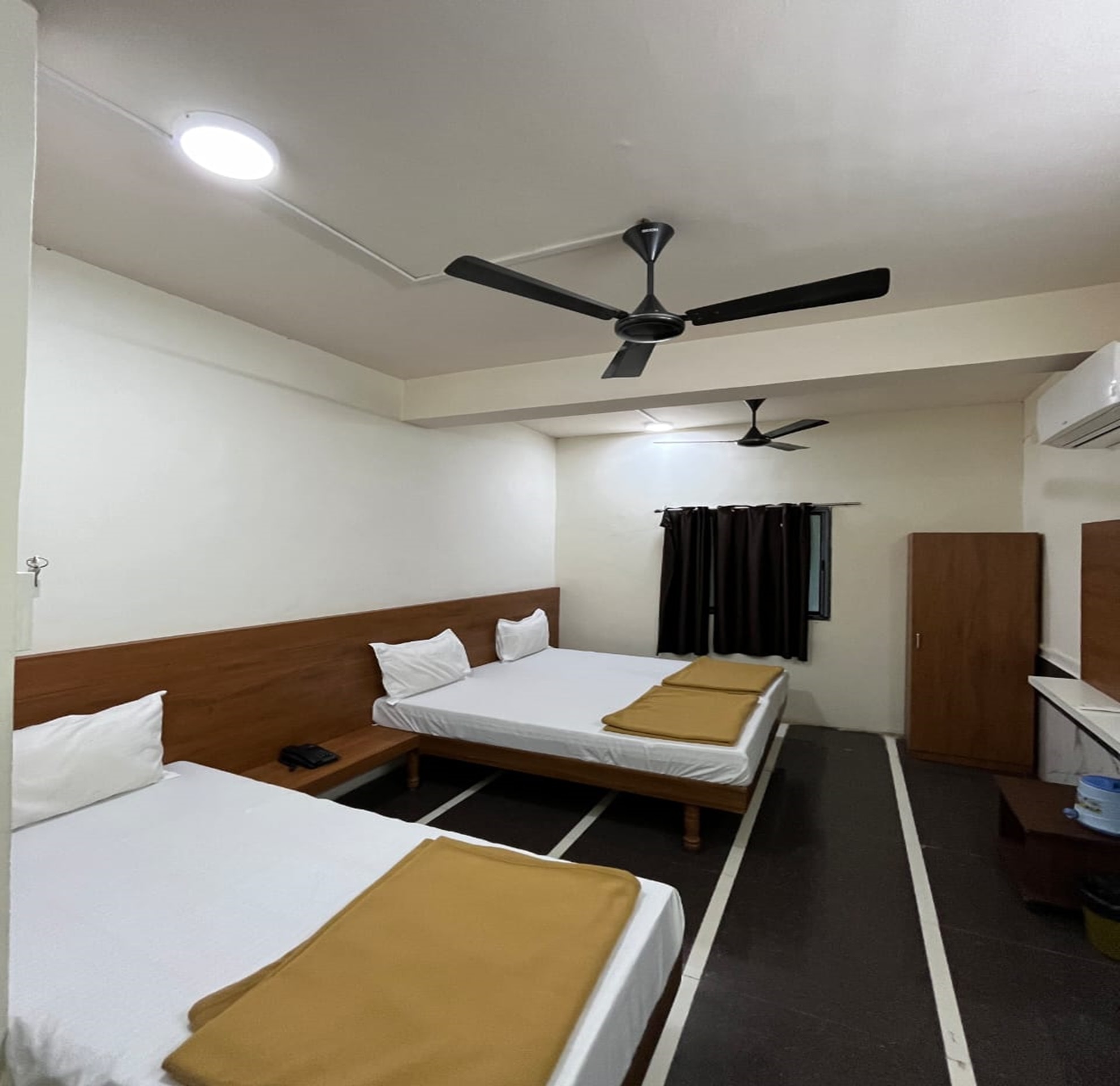 Hotel Mahalaxmi - Tap to explore photos