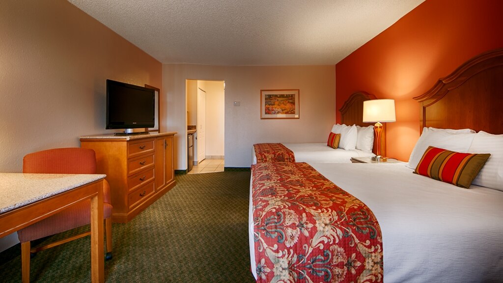 Best Western Plus A Wayfarer's Inn And Suites - Tap to explore photos