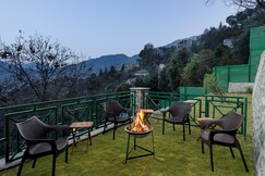V are Family Lion's Den Garden Wing | 3BR in 7BHK hill-top luxury Estate with Bonfire & BBQ, Bhowali