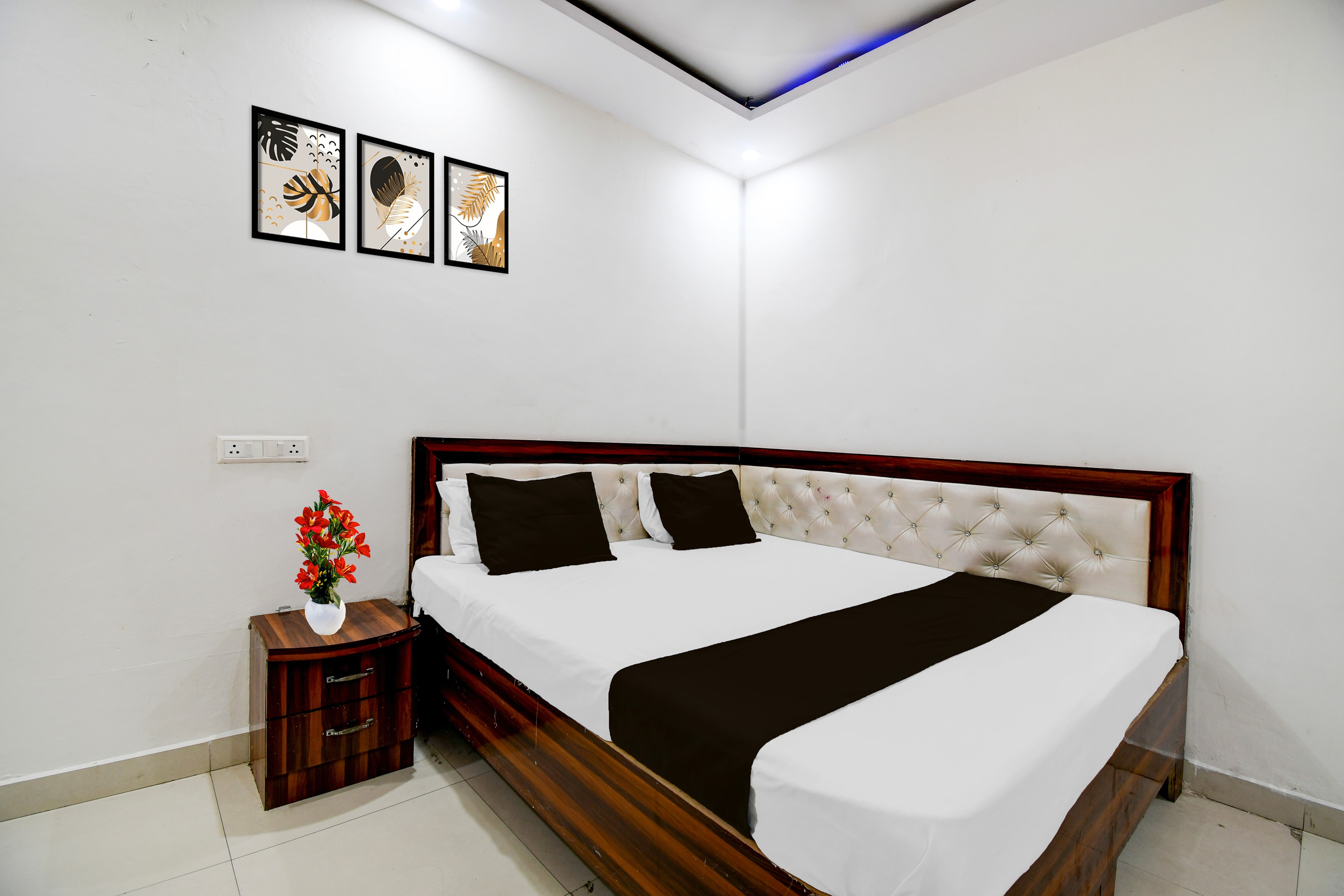 Super Hotel O Gorakhpur Industrial Area Formerly Shaurya Inn - Tap to explore photos