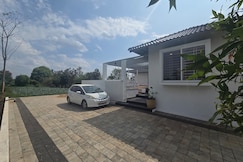 Premium Nature Farm Retreat with Modern Comforts, Belgaum