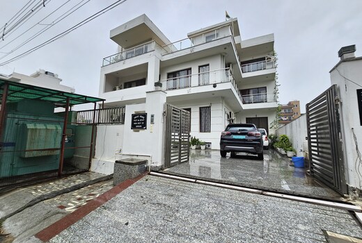 Hotel Ashiyana Elite near by golf course road