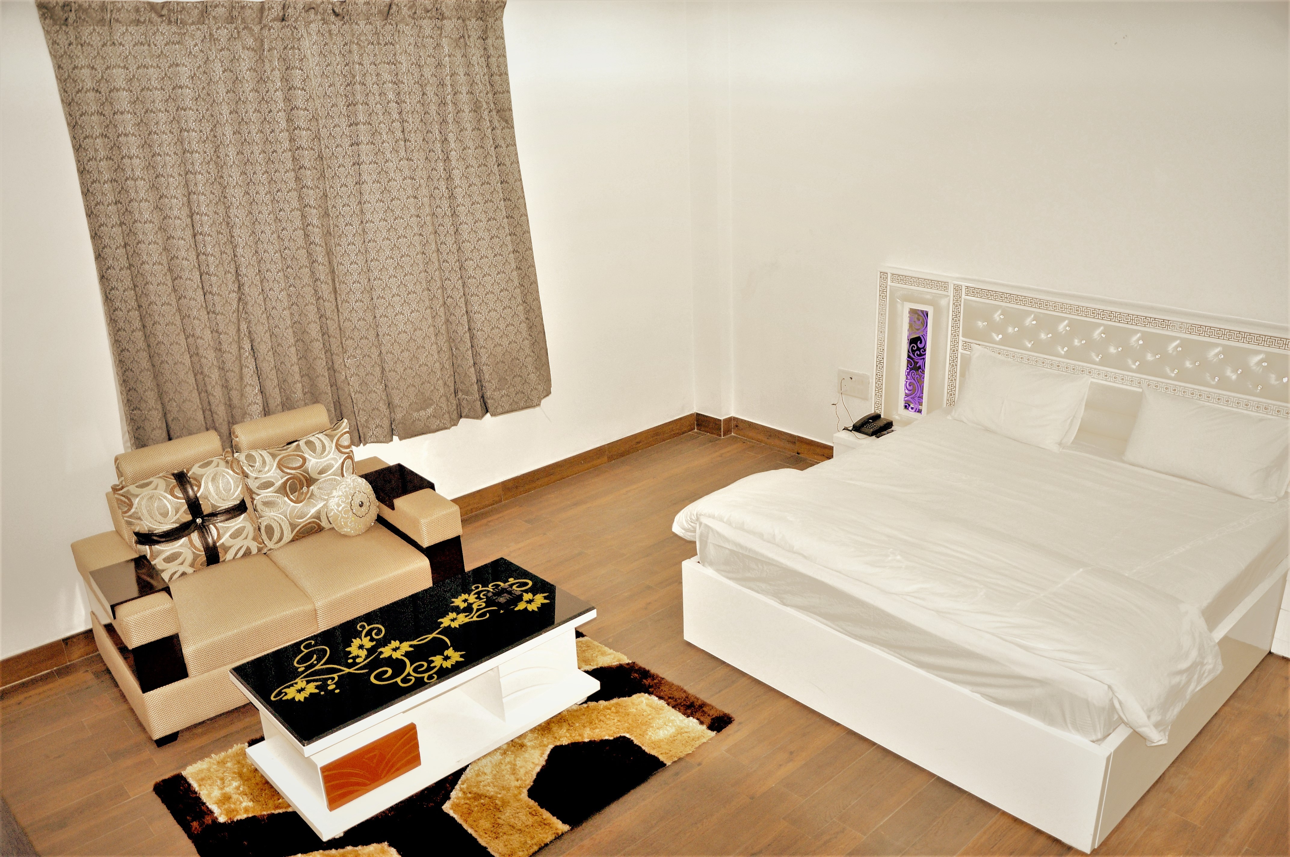 Hotel Aam Bagh - Tap to explore photos