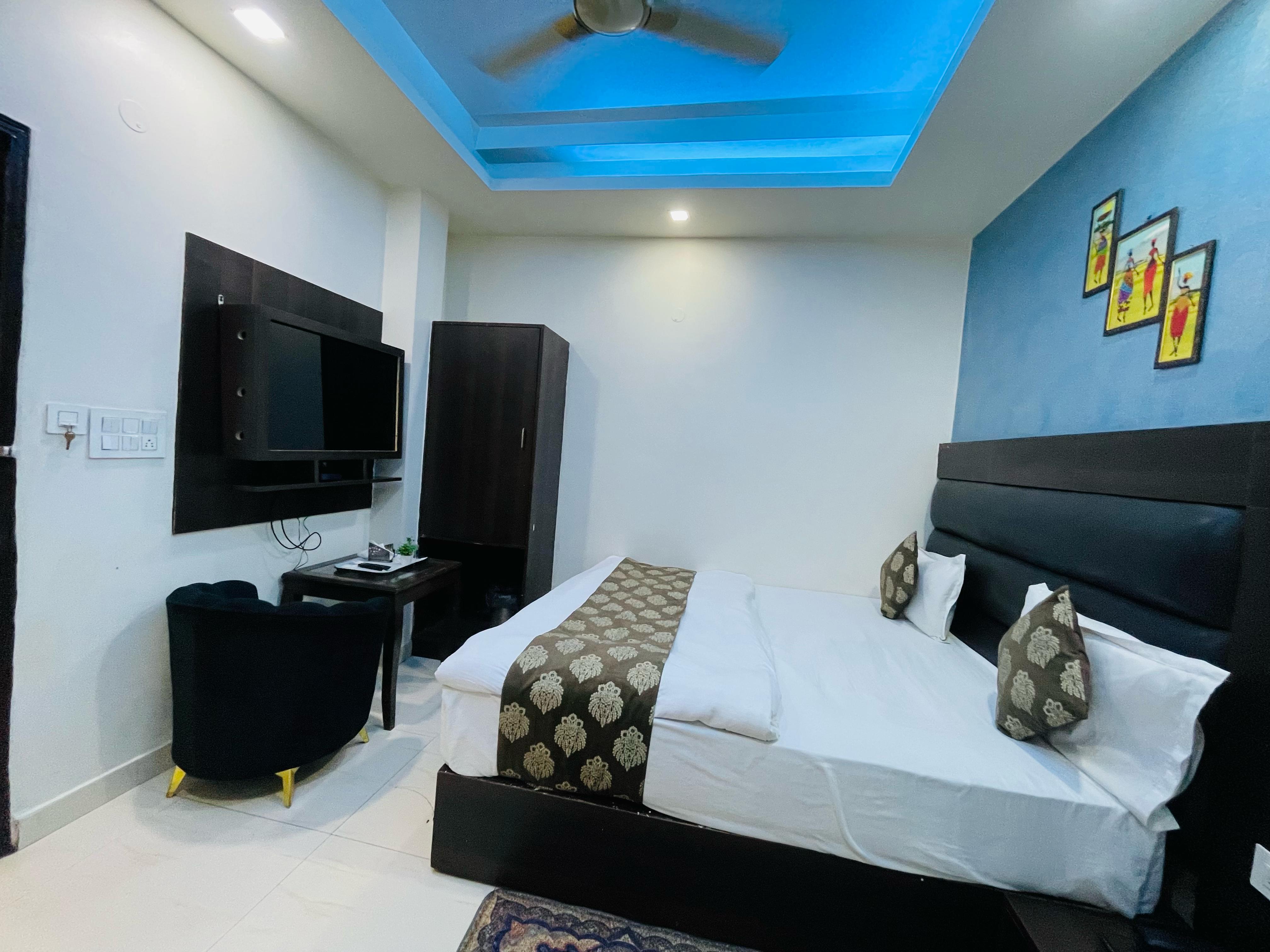 Hotel Neptune, Paschim Vihar - Tap to explore photos