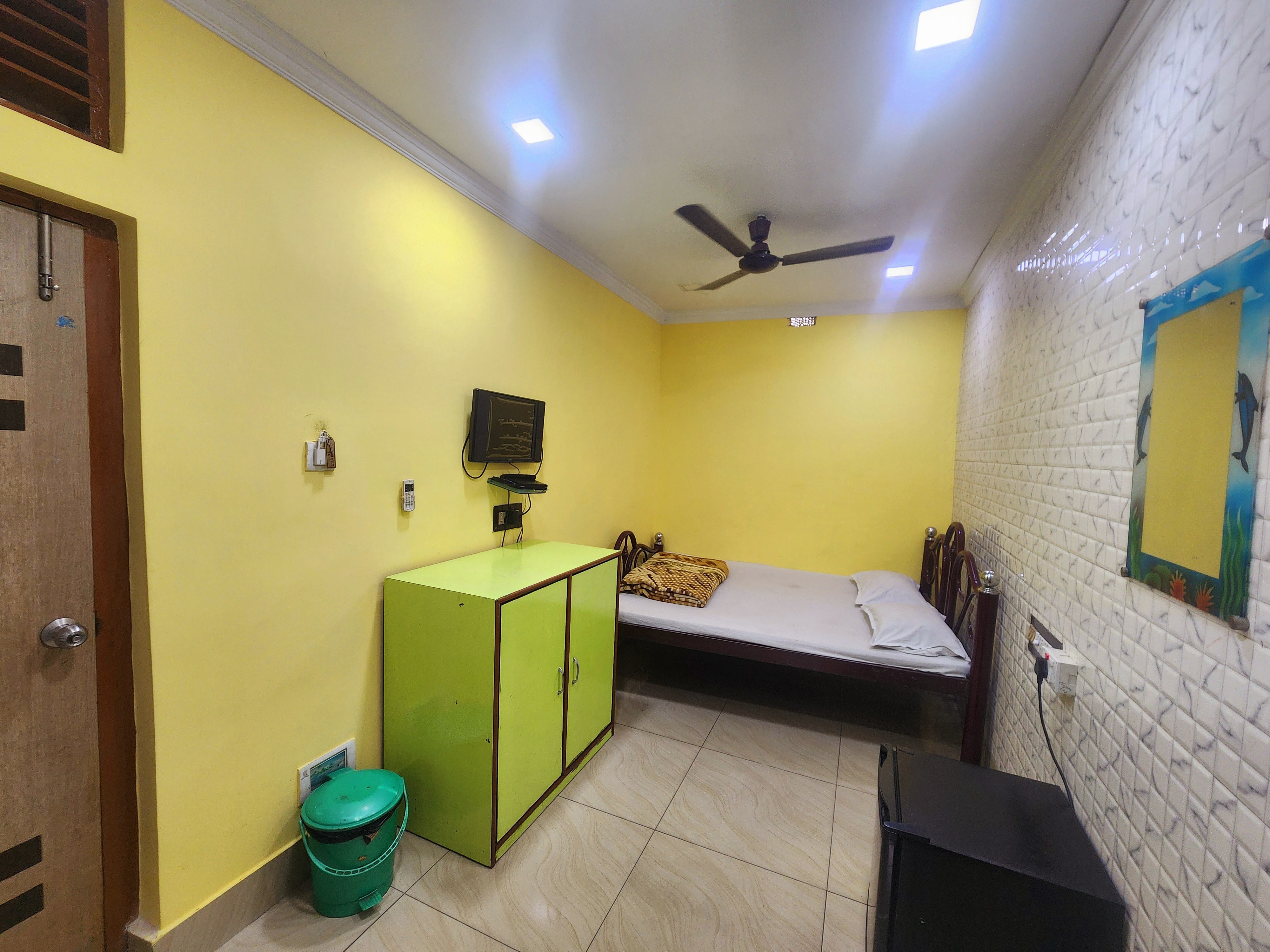 Sonali Guest House - Tap to explore photos