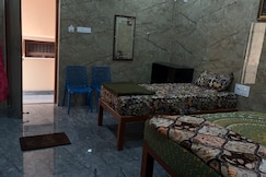 Sri Rayaru Home Stay (Sri Mallikarjuna nilaya), Adoni