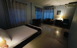 Deluxe Room With Shared Kitchen