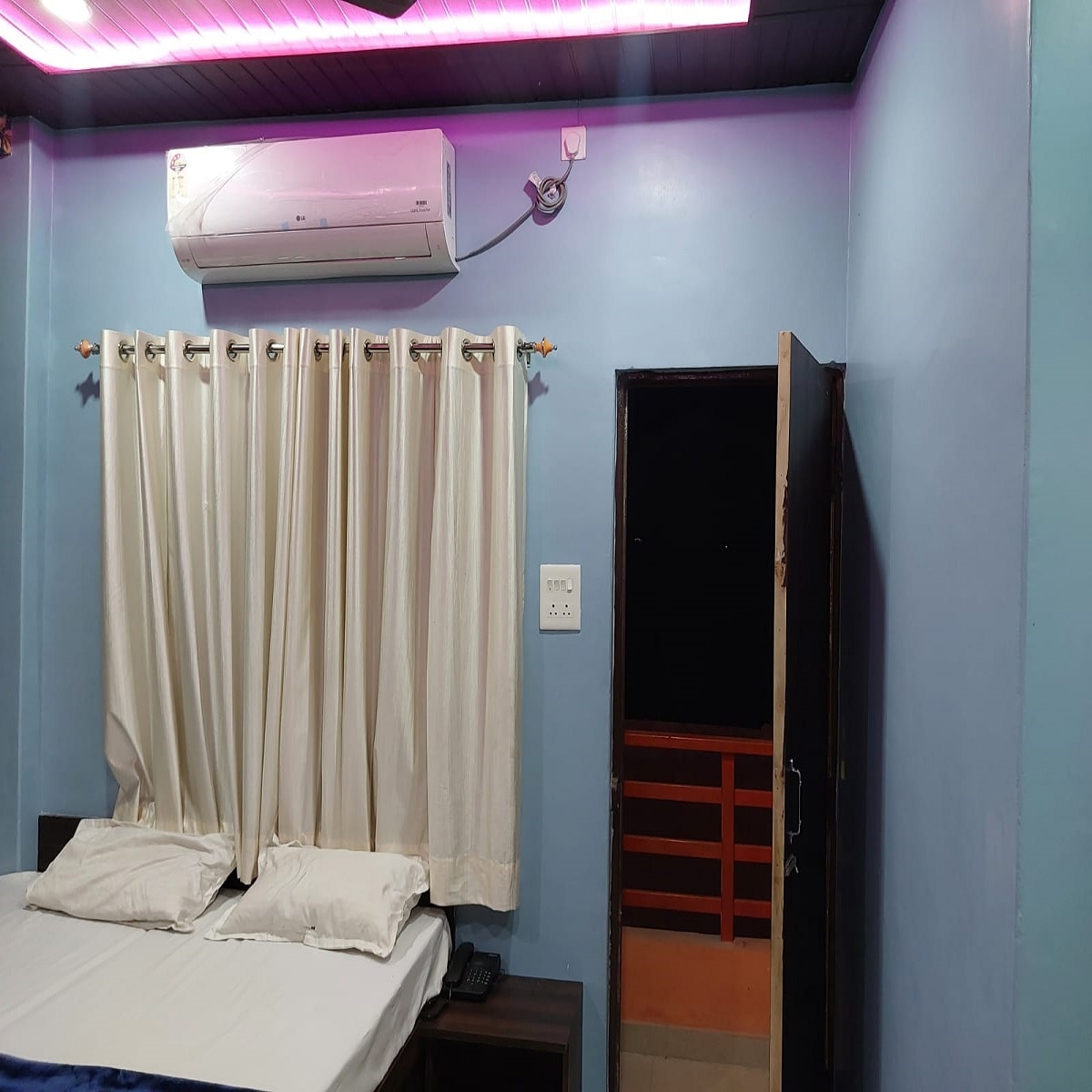 Shri Paying Guest House - Tap to explore photos