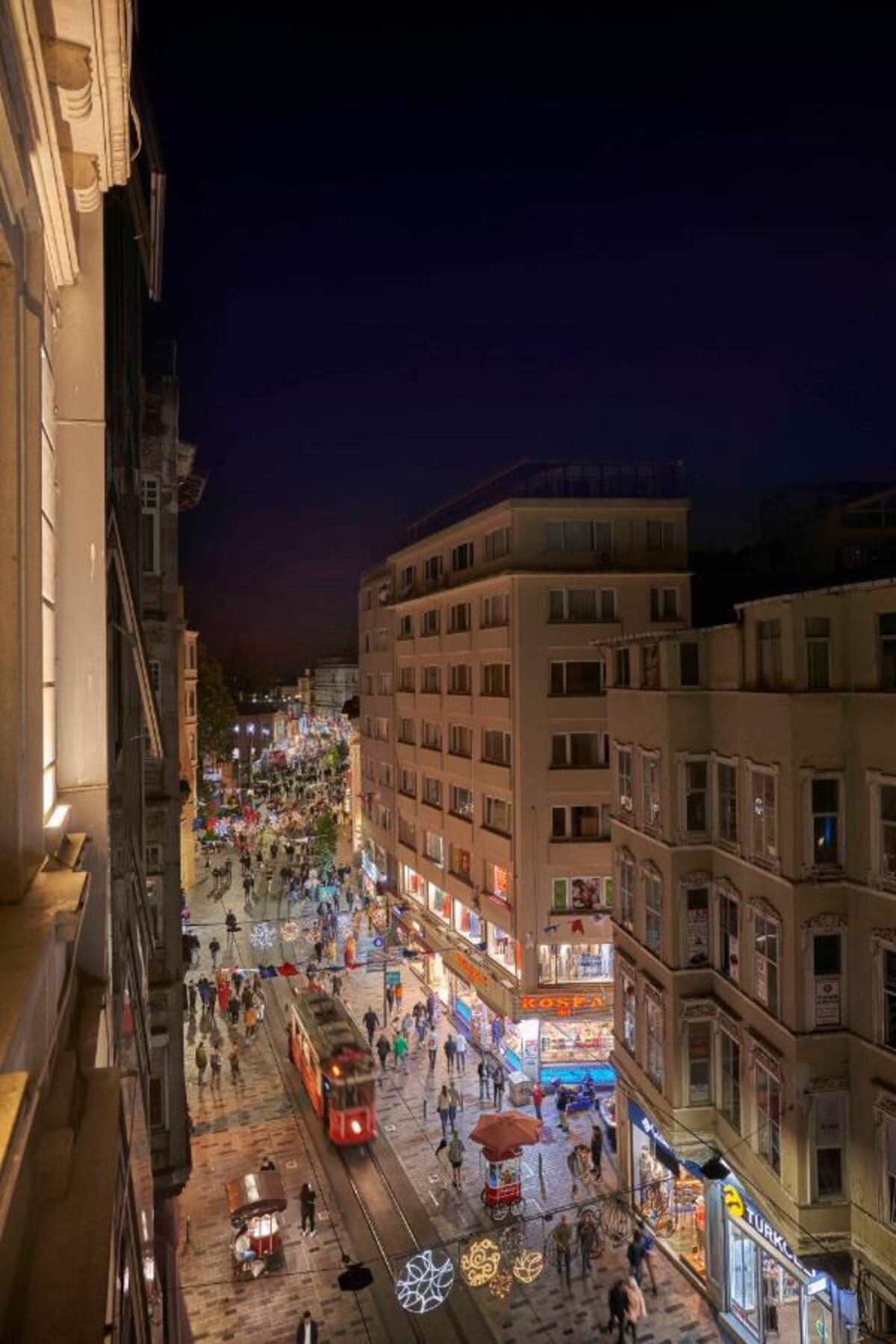 Richmond Hotel Istanbul - Tap to explore photos