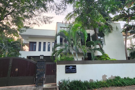 Riverside Allure - Villa