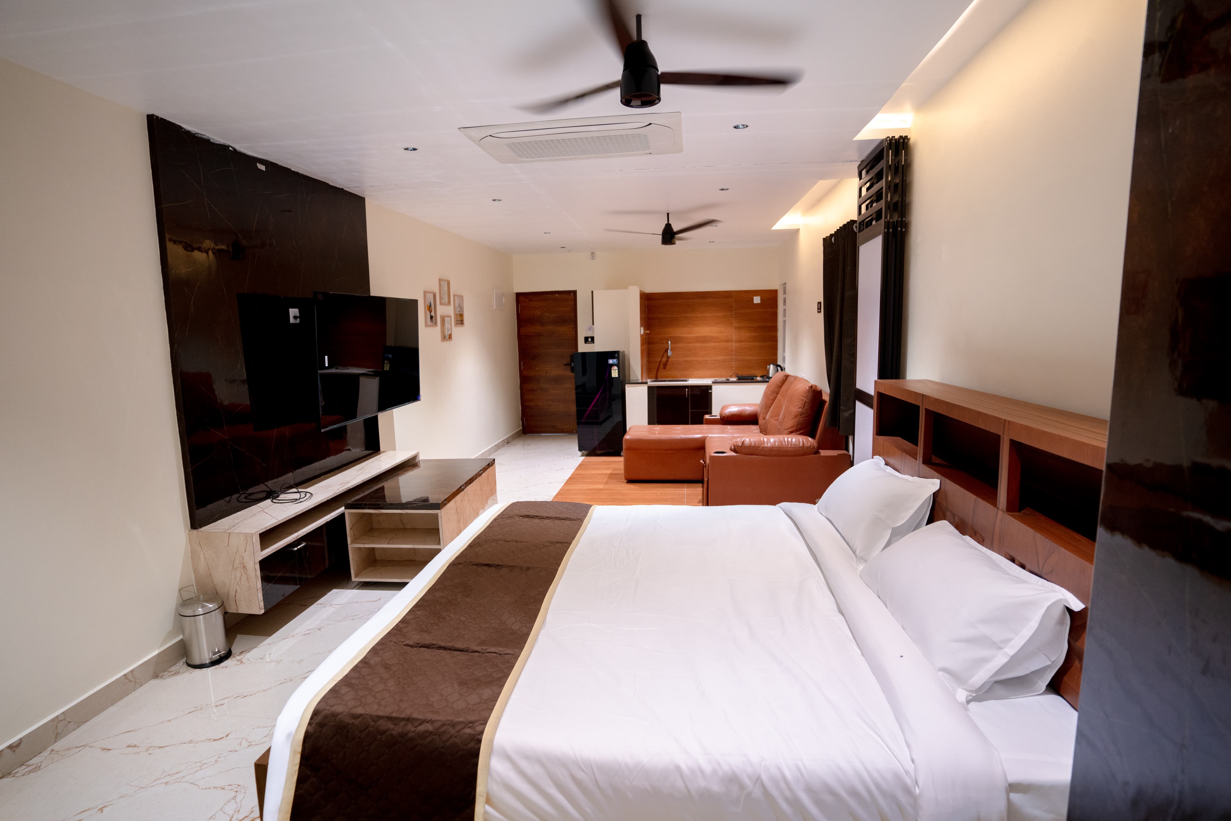 PRIME SUITES - Tap to explore photos