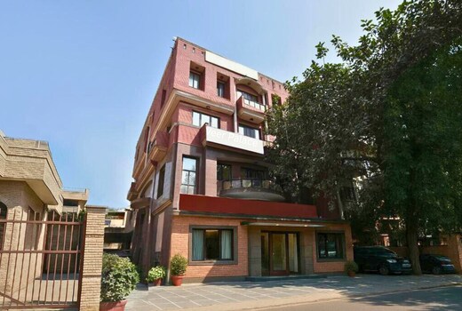 Hotel Veer Palace - Near Bhikaji Cama Palace