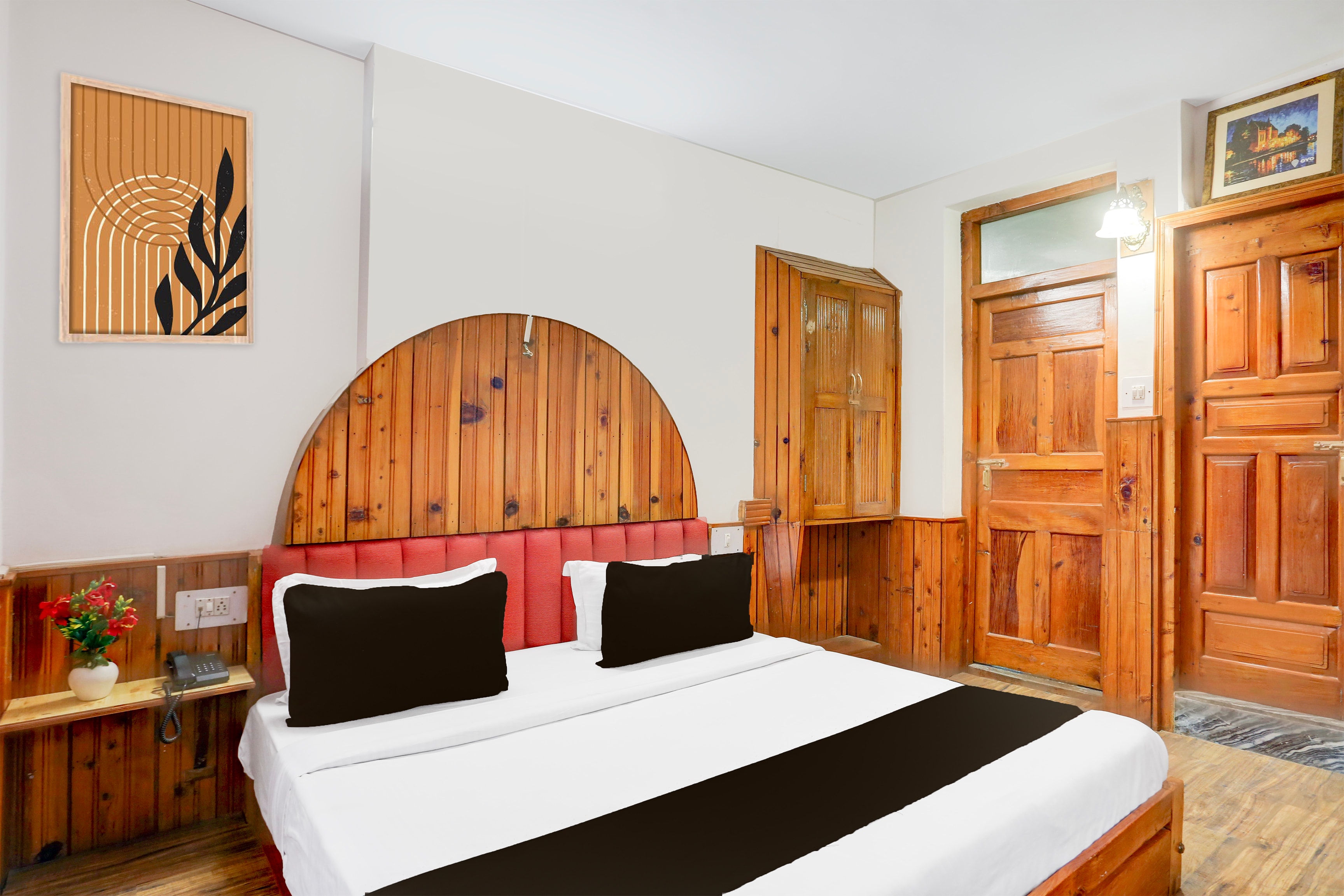Super Collection O Mall Road Manali Downtown Hadimba Temple Formerly Hotel Shambhala - Tap to explore photos
