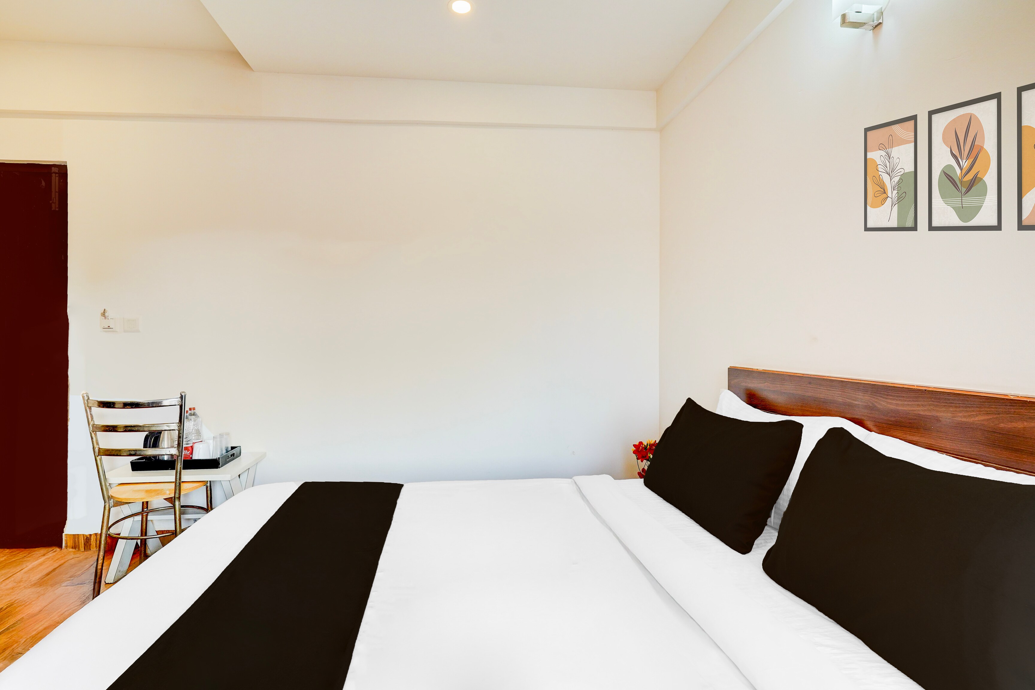 Super Townhouse Whitefield Bangalore - Tap to explore photos
