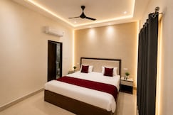 Shiv Shakti Dham | Near Prem Mandir | Free Parking, Vrindavan