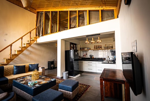 Cosy 1bhk w/ Loft | Itsy Bitsy