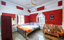 Deluxe Double Bedded-Ac Room