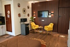 Aura by Boho | Lux Forest View with Pool & Kitchen, Goa