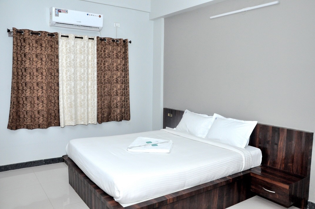 Srinivasa Lodge - Tap to explore photos