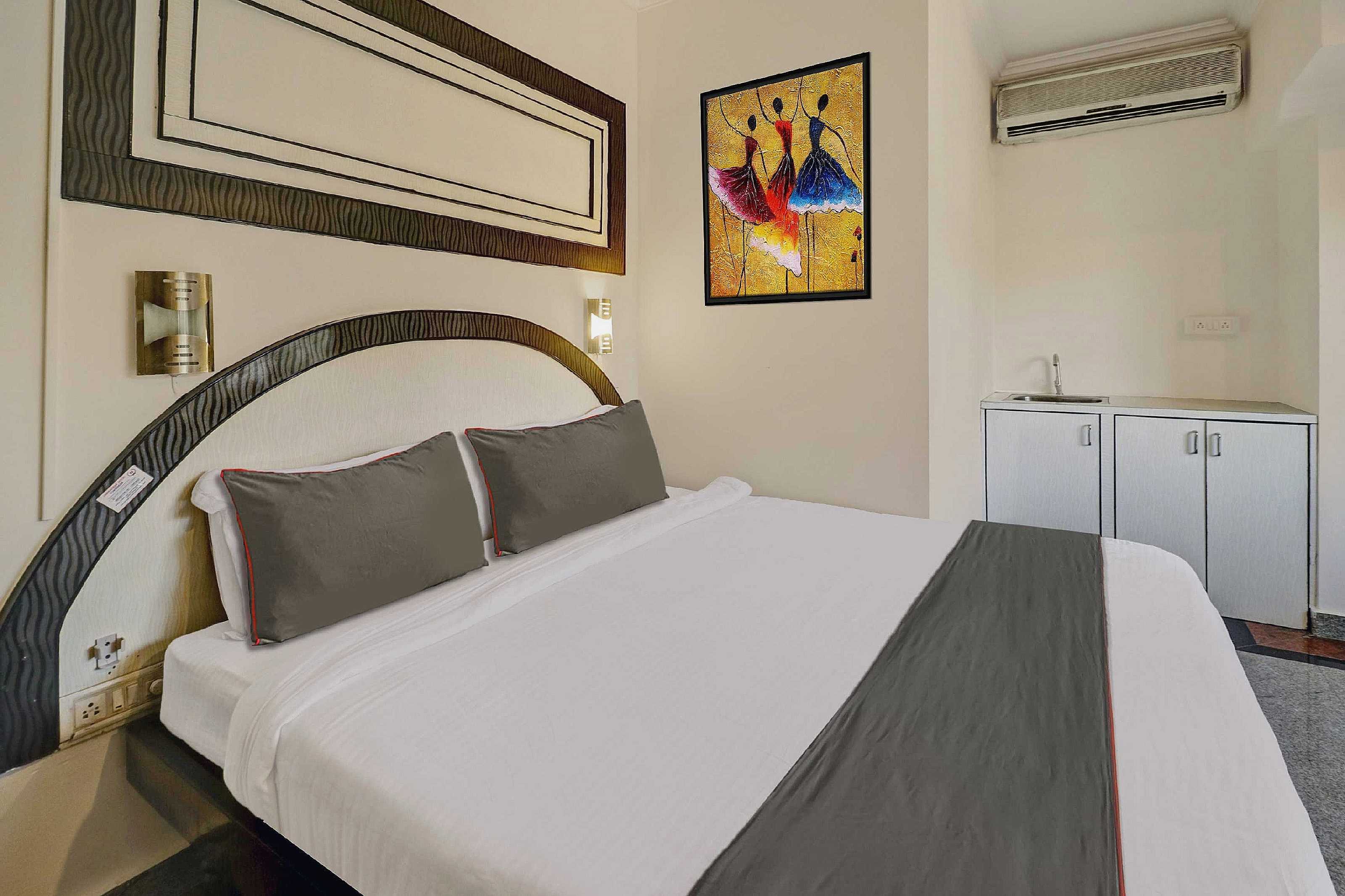 Collection O Sabharwal Residency Near Lalbagh Botanical Garden - Tap to explore photos