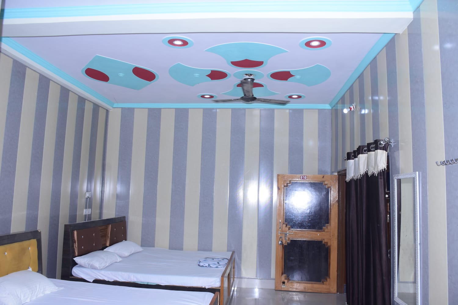 Shivdham Guest House - Tap to explore photos