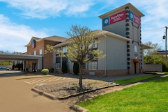 SureStay Plus Hotel by Best Western Topeka Northwest, Shawnee