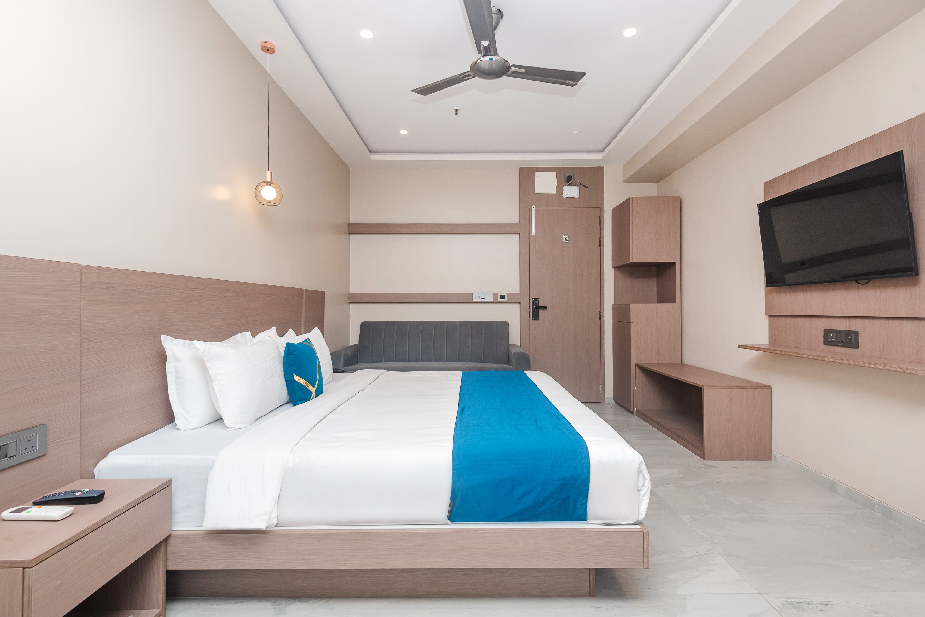 Deluxe Room with Bathtub 1