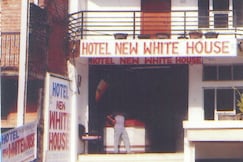 Hotel New White House, Bina