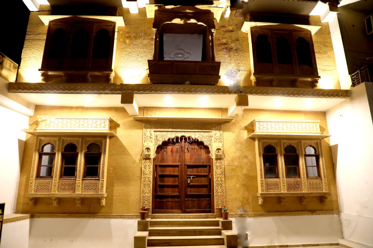 Hotel Pushkar Golden Haveli - Tap to explore photos