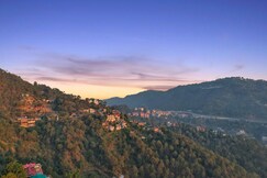 Alaya Stays Mist & Manor Maple 6 BHK Apt with shared Game Zone, Solan