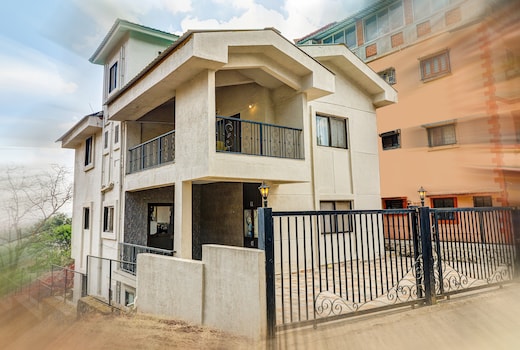 5BHK Arlington Contemporary by The Rentalgram