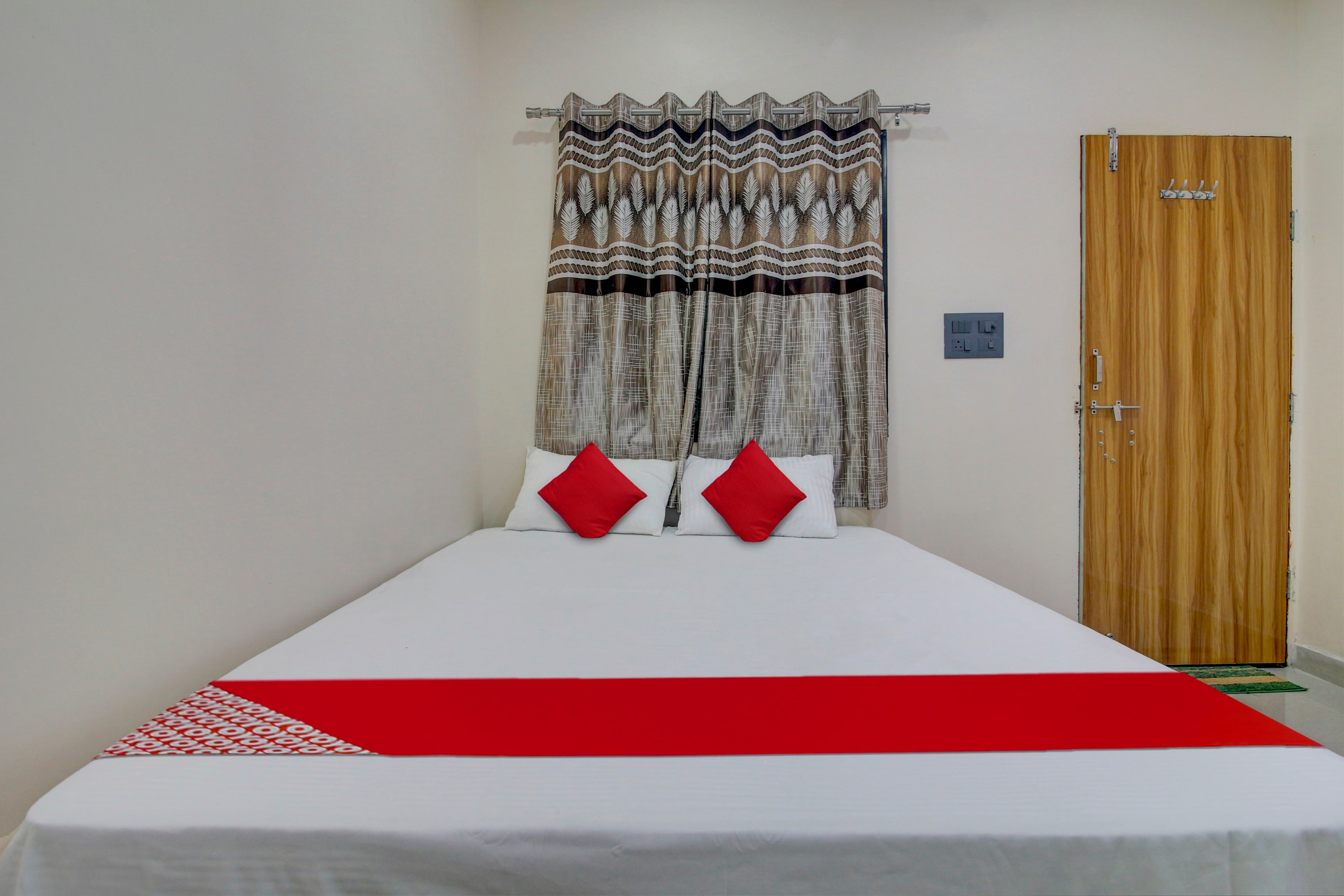Hotel O Roman Inn - Tap to explore photos