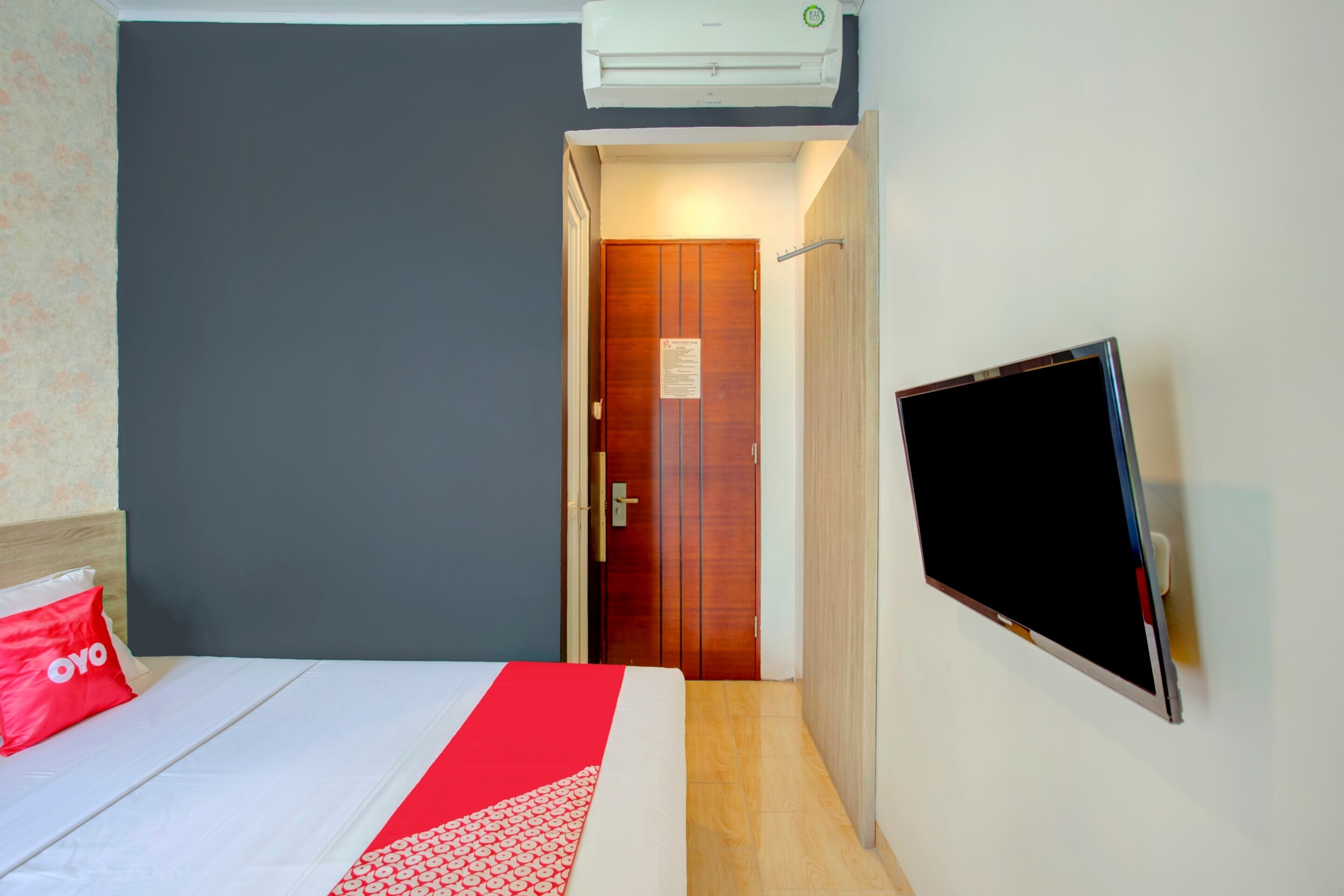 Hotel O Gambir Near Juanda Station Formerly Bunga Dahlia - Tap to explore photos