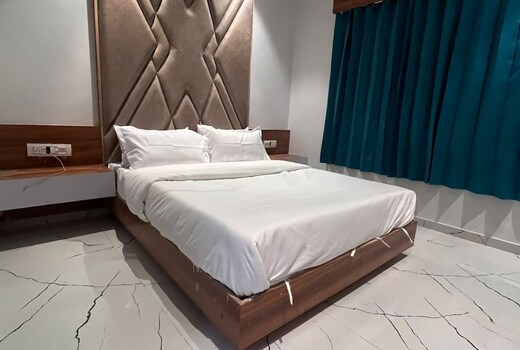 Hotel O Purple