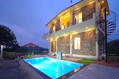 Alaya stays Colonel Retreat | 3 BHK with Pvt Pool Near Ubeshwar Mahadev Temple, Gogunda