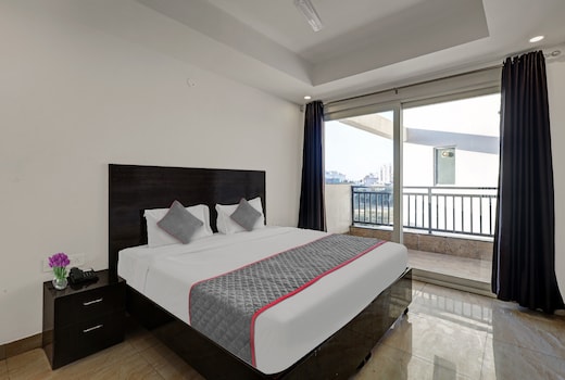 Townhouse Tipsyy Near Bestech Central Square Mall