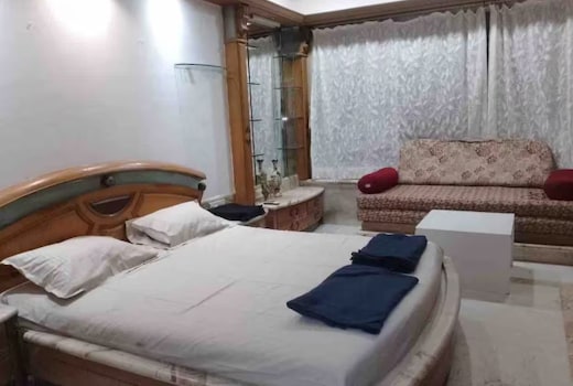 Luxury Studio with bathtub in Bandra