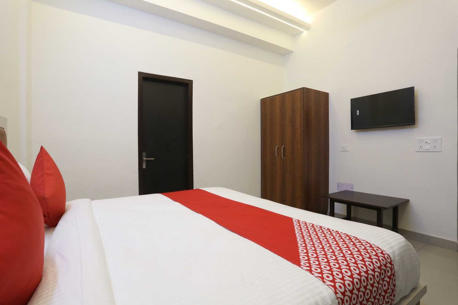 Super Hotel O OM SAI RAM GUEST HOUSE - Tap to explore photos