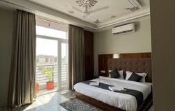 Double Bed Deluxe Room