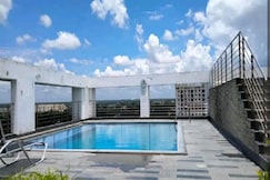 Cozy Studio Apartment with Pool at Siddha Xanadu 512, Kolkata