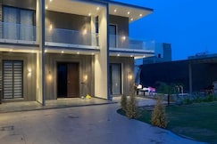 Prit Private Pool Villa Mahabaleshwar, Wai
