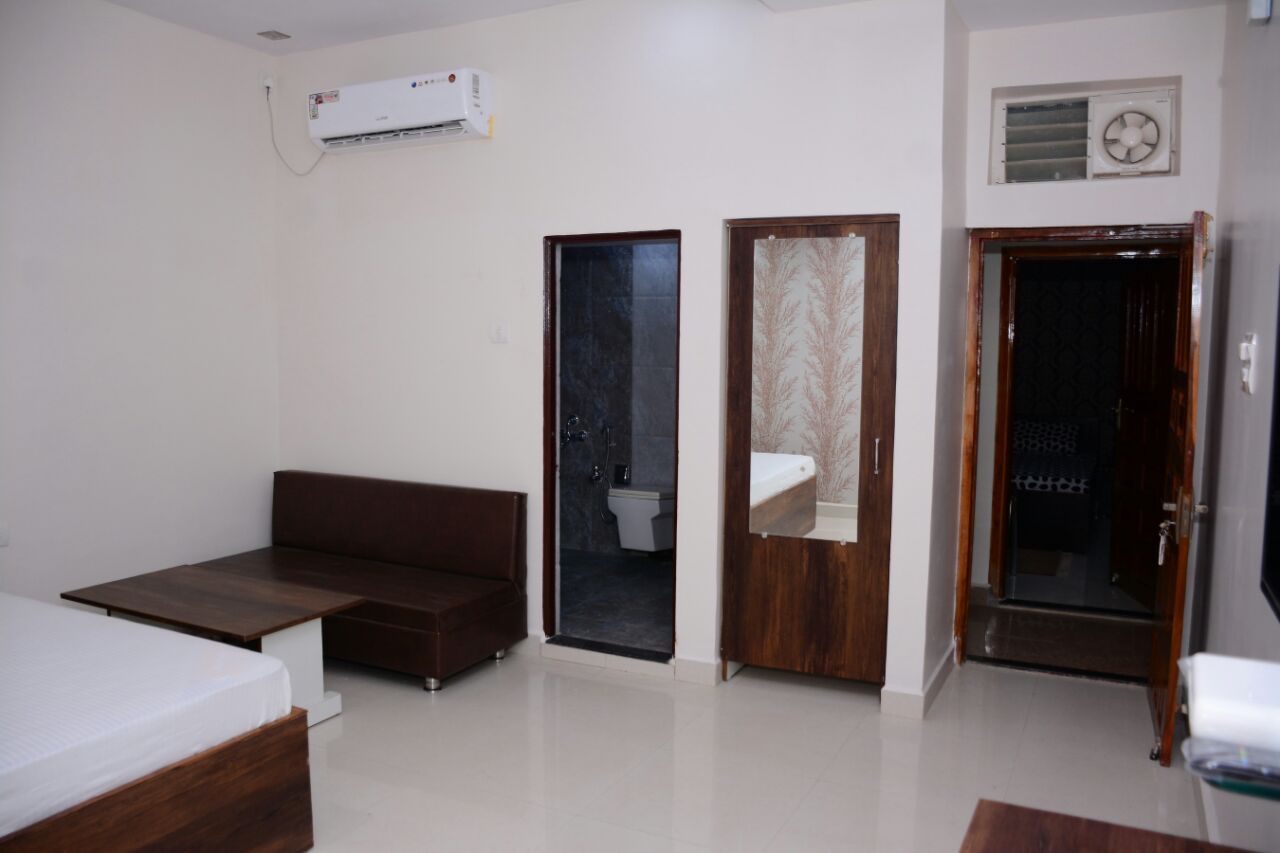 Hotel Chandela Inn - Tap to explore photos