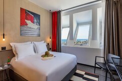 Brut Seafront Hotel By Sunday, HaMerkaz