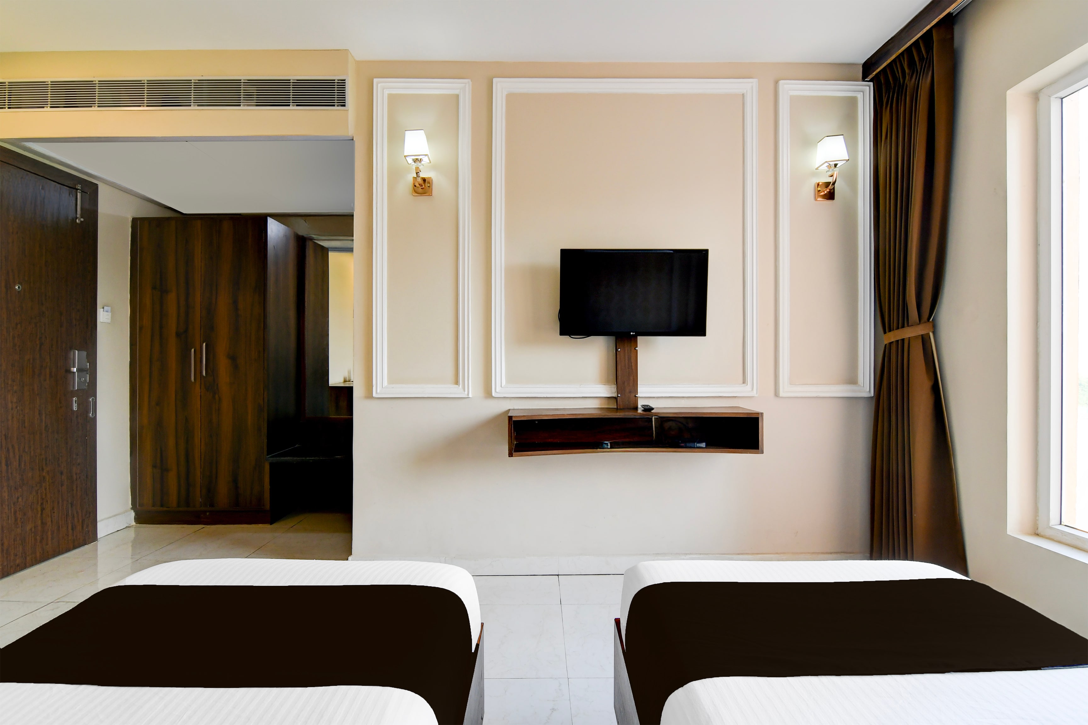 Townhouse OAK Nilay Residency - Tap to explore photos