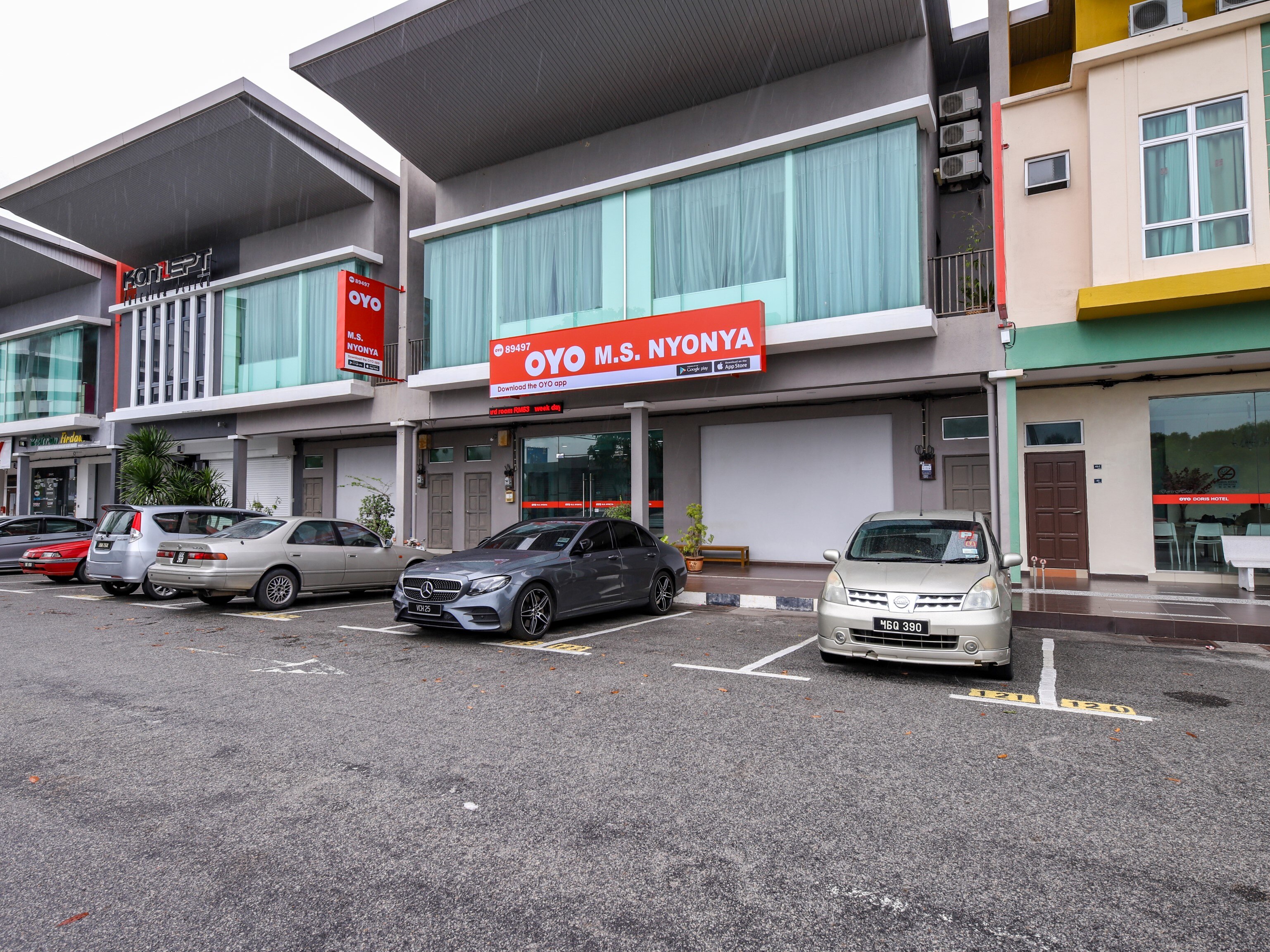 OYO 89497 Ms Nyonya Hotel Melaka City - Tap to explore photos