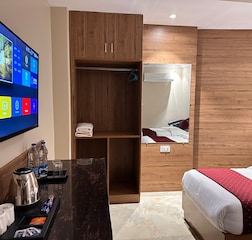 Deluxe Room Twin Beds